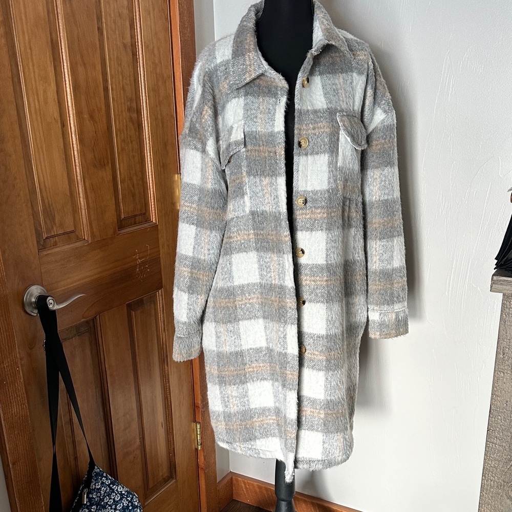 Stylish Plaid Teddy Jacket in Gray and Cream